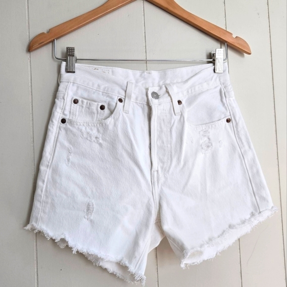 Levi's Women's White Distressed Jean Shorts-Size S - Picture 1 of 10